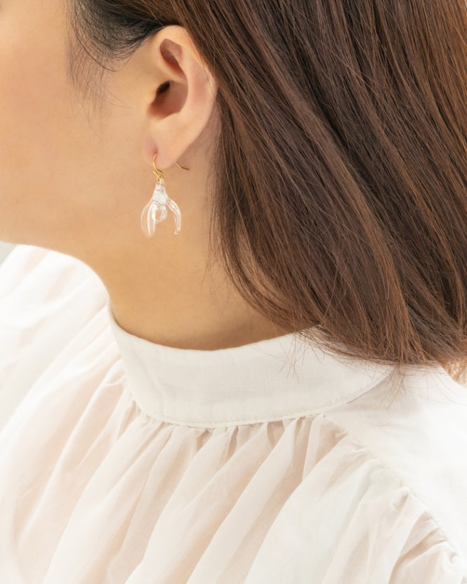 優雅さと神秘的な魅力を兼ね揃えた ピアス スノードロップ