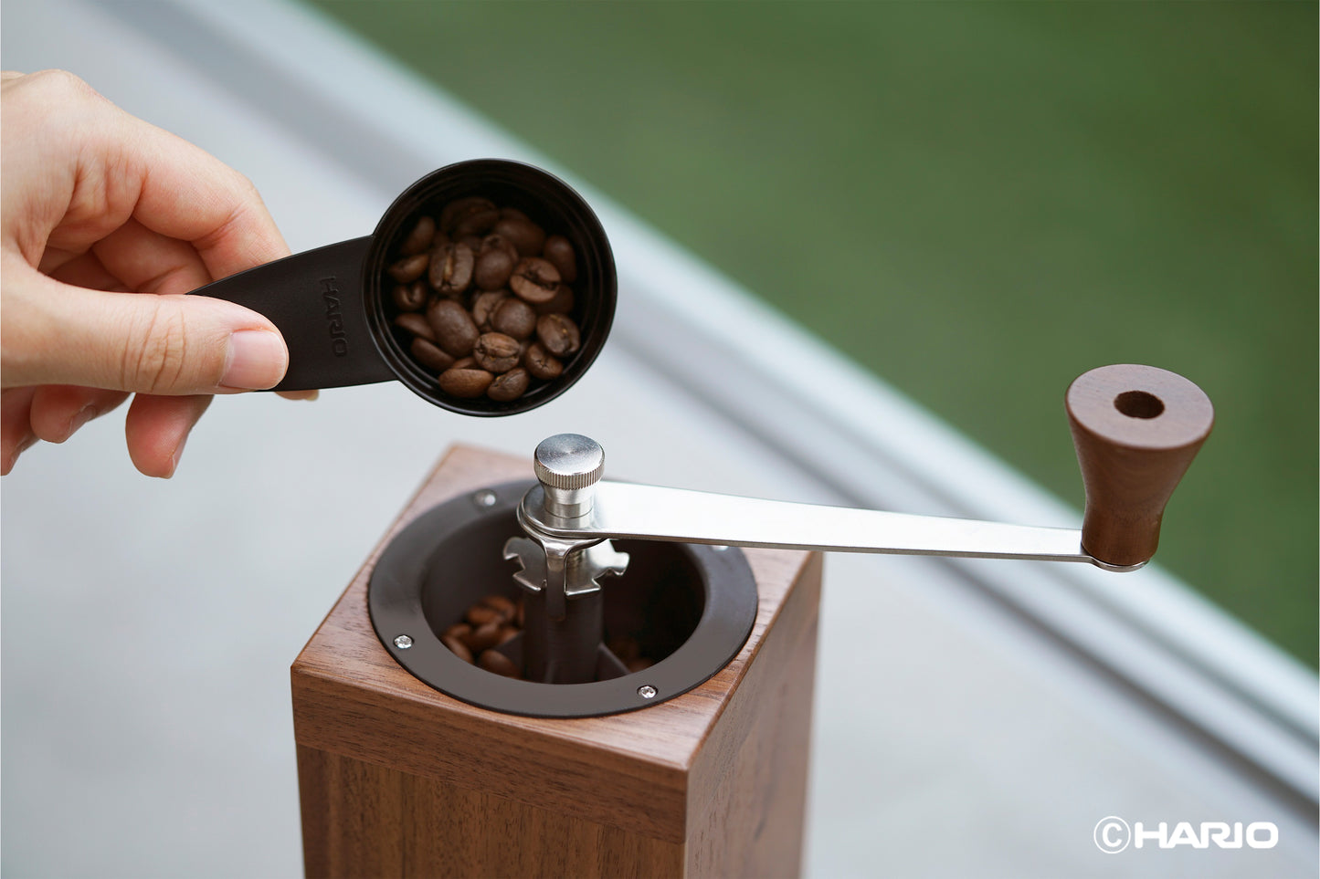 セラミック臼の本格派 コーヒーミル・キューブ