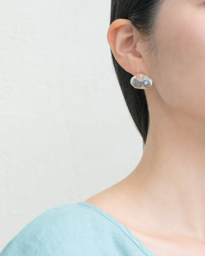 ころんとしたフォルムがかわいいピアス ビーンズ