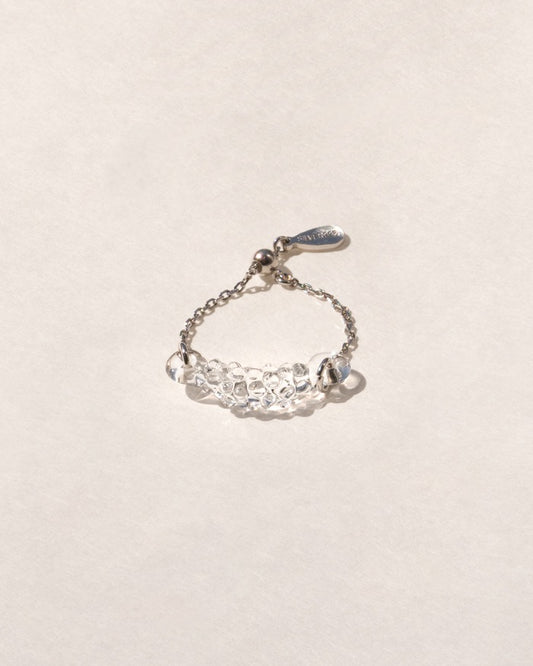 光を拡散してまばゆく輝くリング マーキス