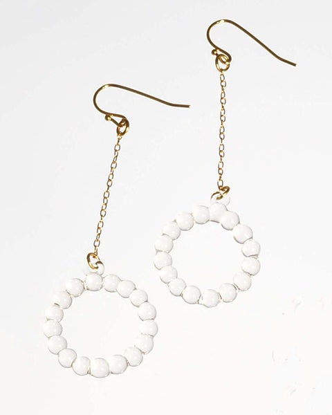 水滴のリングのようなピアス サークル