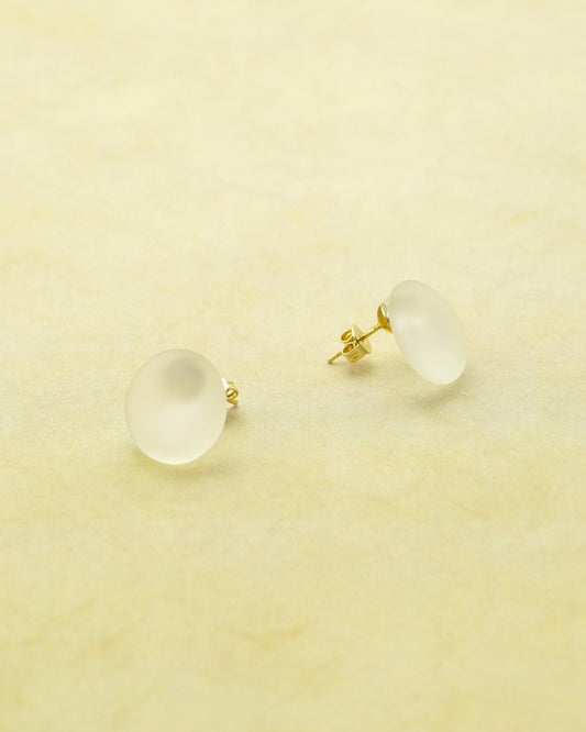 ふんわりとした繭玉のような ピアス マユ