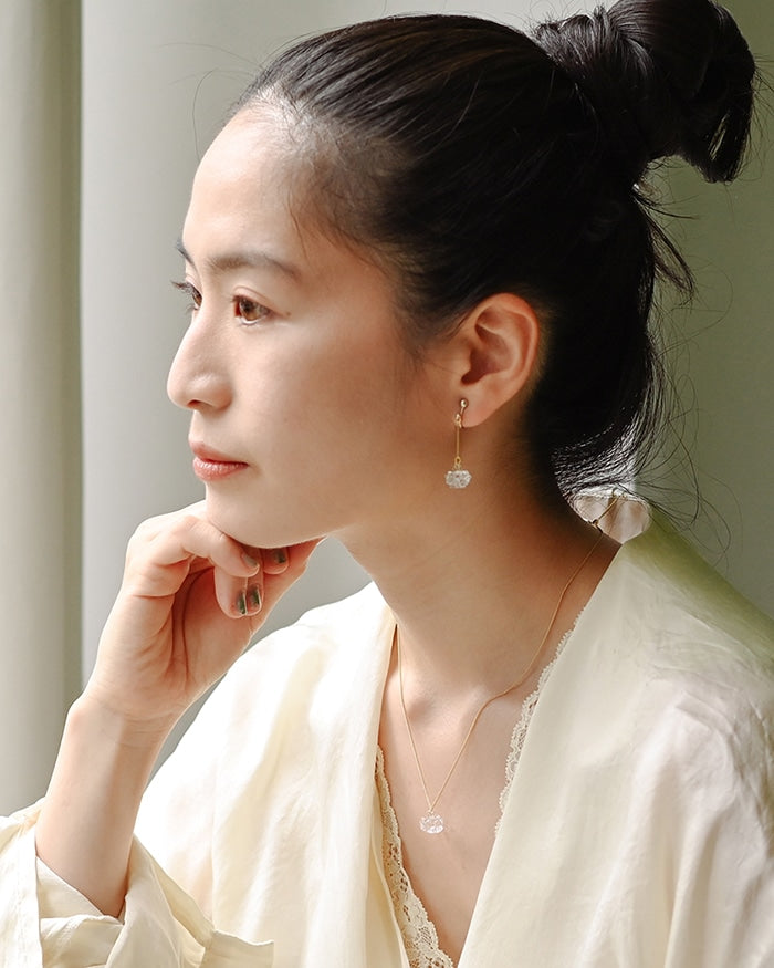 幸せのシンボル・シロツメクサのネックレス