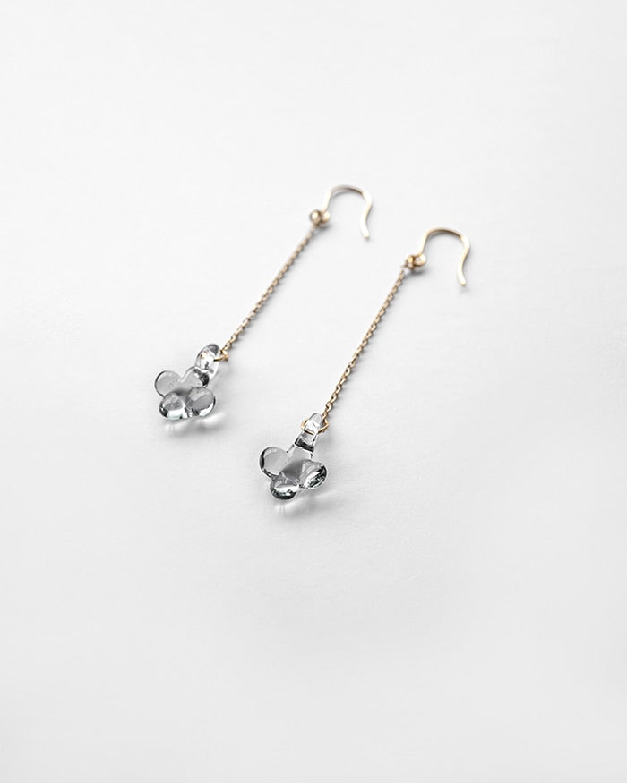 可憐に揺れる小花 イイダ傘店 ピアス アジサイ (グレー)