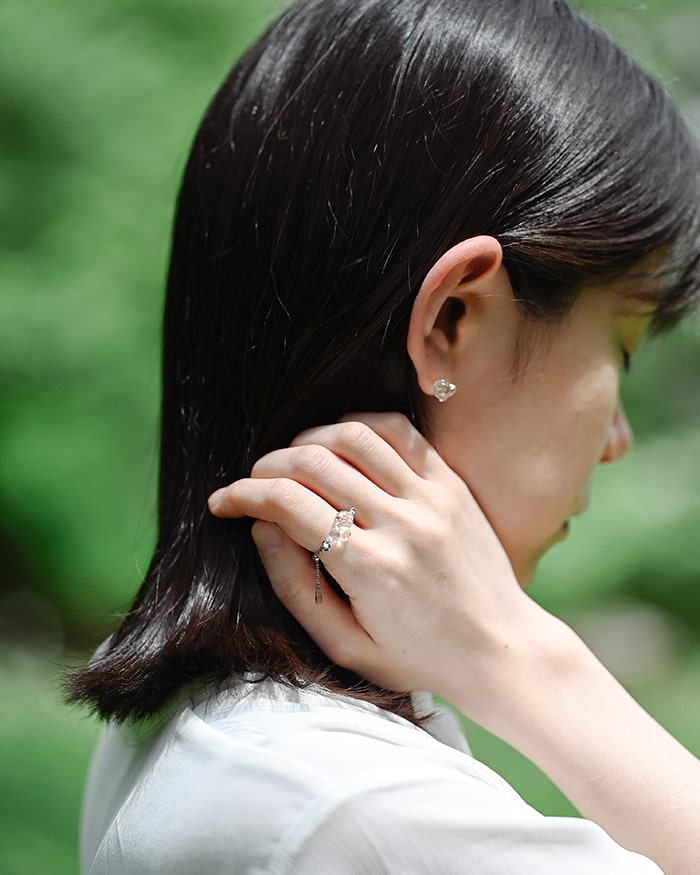儚げにきらめく リング タマユラ